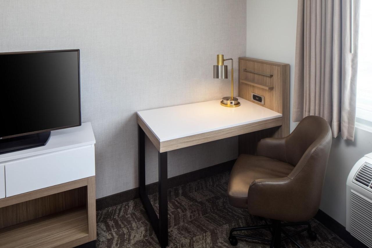 Springhill Suites By Marriott New York Jfk Airport Jamaica Exterior photo